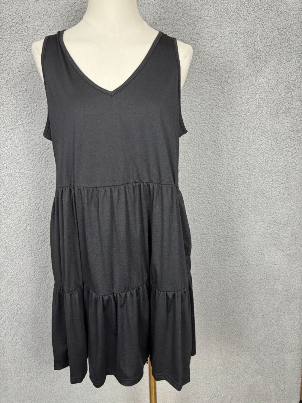 Eayouko Women's Black Sleeveless Tiered V-Neck Summer/Spring Dress Medium NWT's